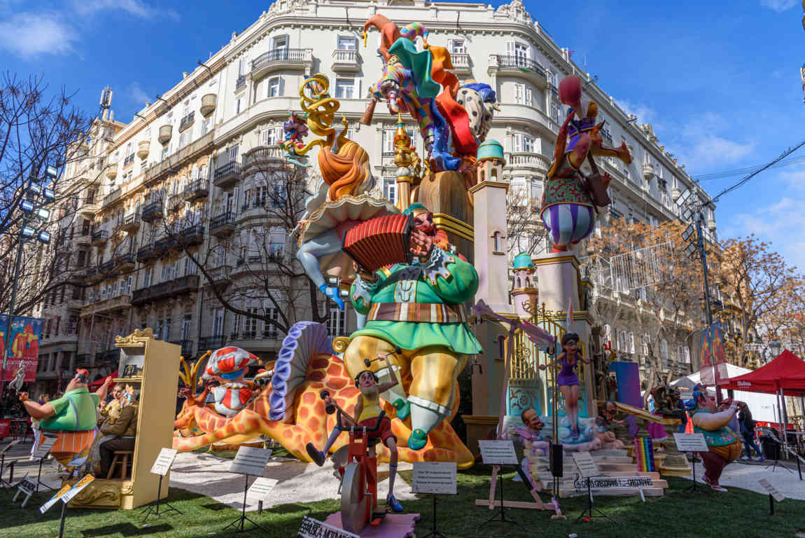 Valencia - fallas 2023 - 8 premio - falla Almirante Cadarso-Conde Altea - Que no pare la música 06.jpg